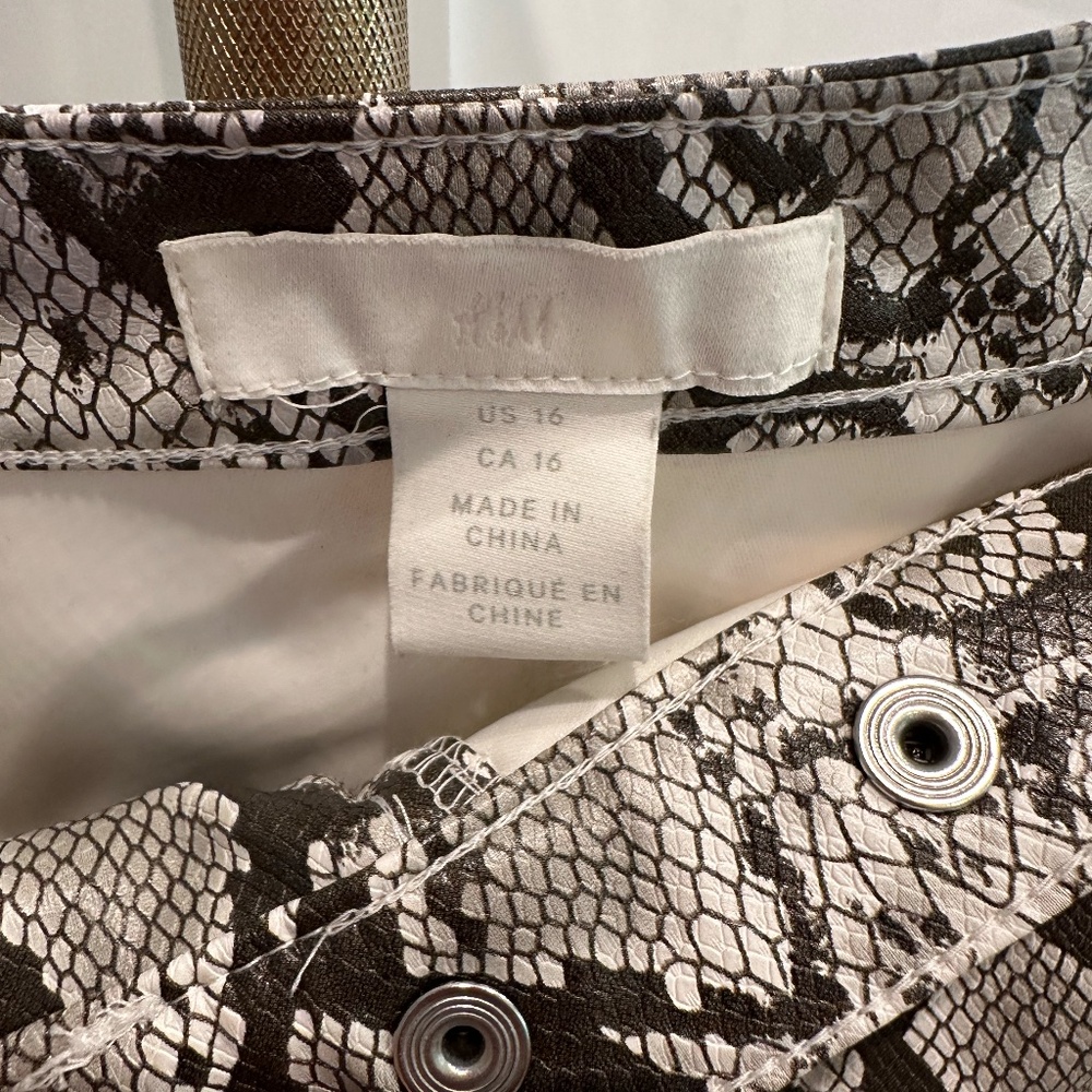 H&M Gray Python Print Pants - Picture 3 of 5